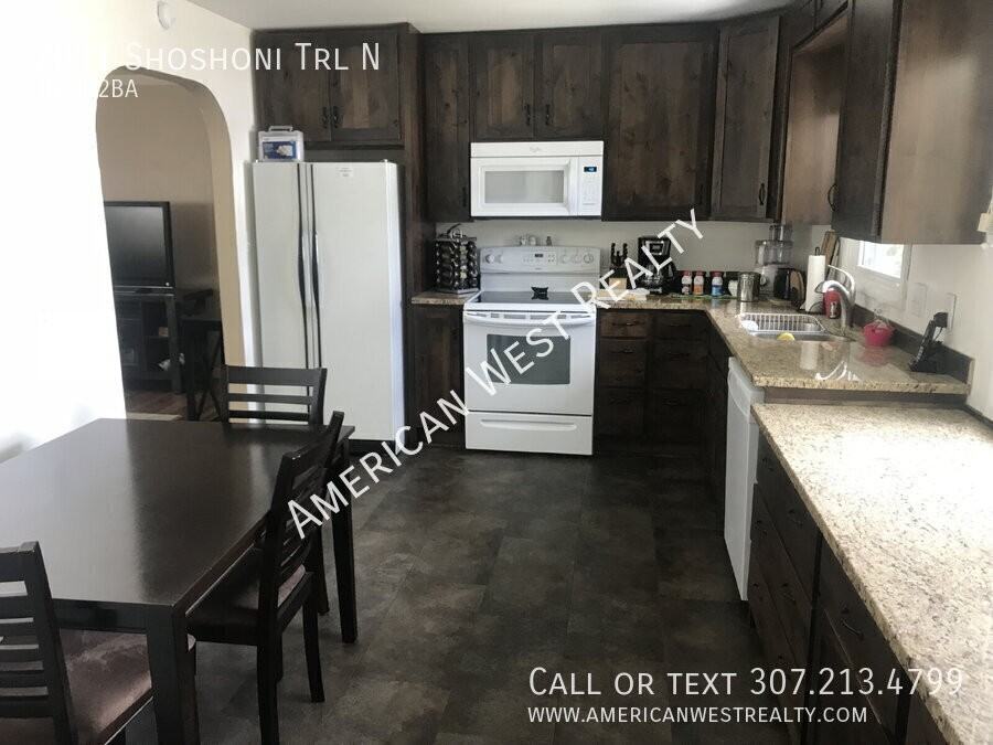2031 Shoshoni Trl N - Photo 2 of 11