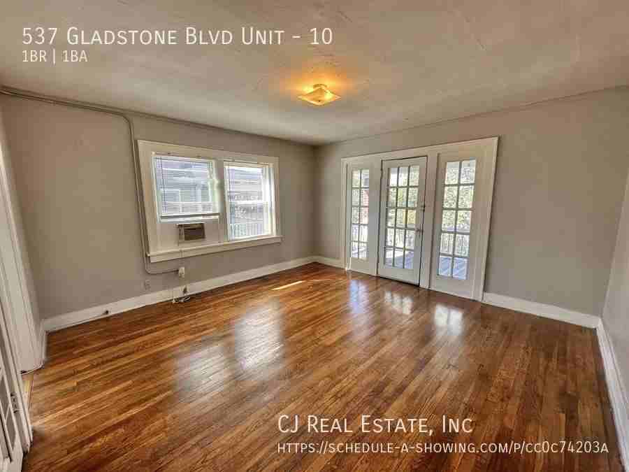 537 Gladstone Blvd #10 - Photo 2 of 11