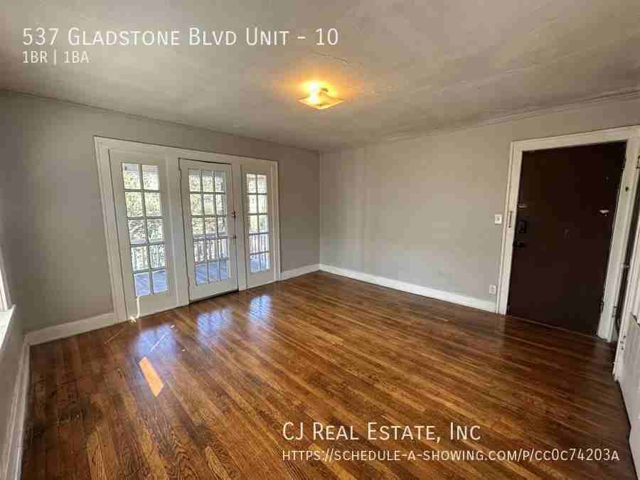 537 Gladstone Blvd #10 - Photo 3 of 11