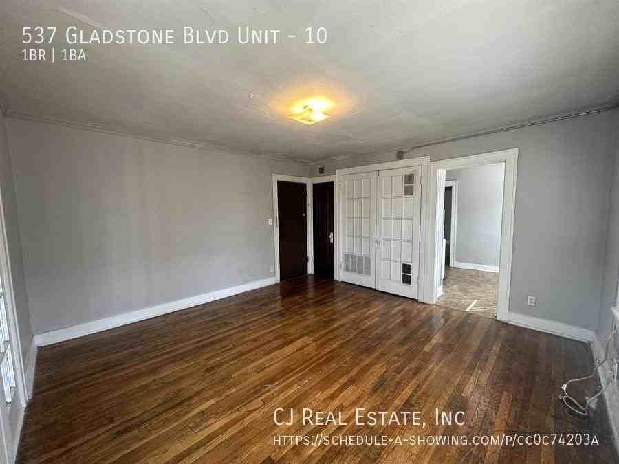 537 Gladstone Blvd #10 - Photo 4 of 11