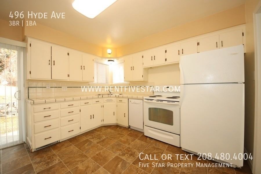 496 Hyde Ave - Photo 5 of 11