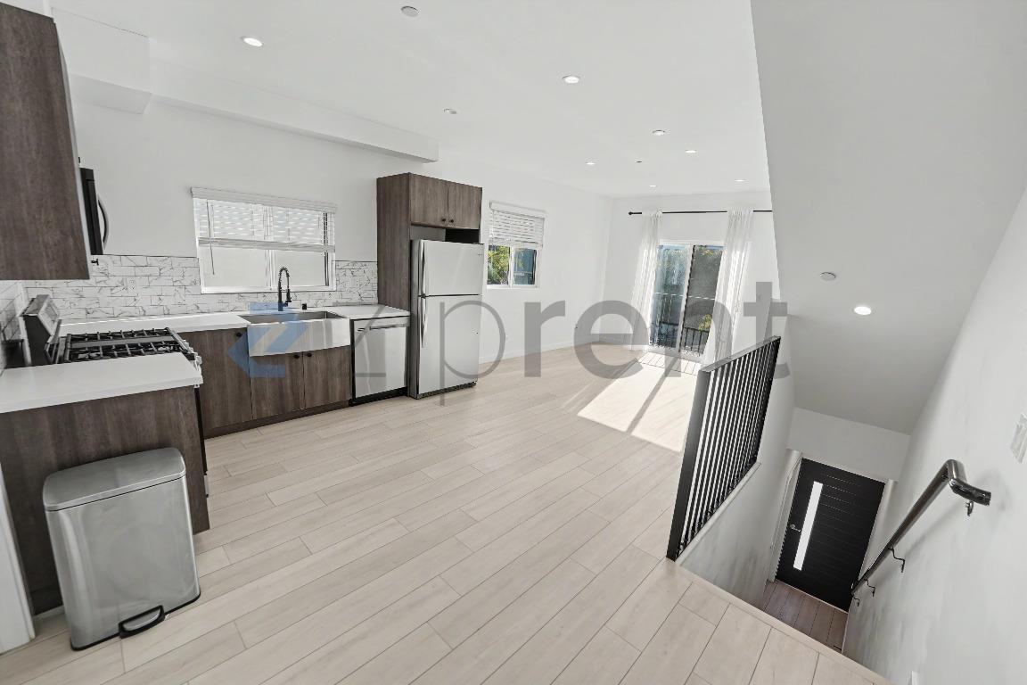 246 N Dillon St #246-1-2 - Photo 5 of 20