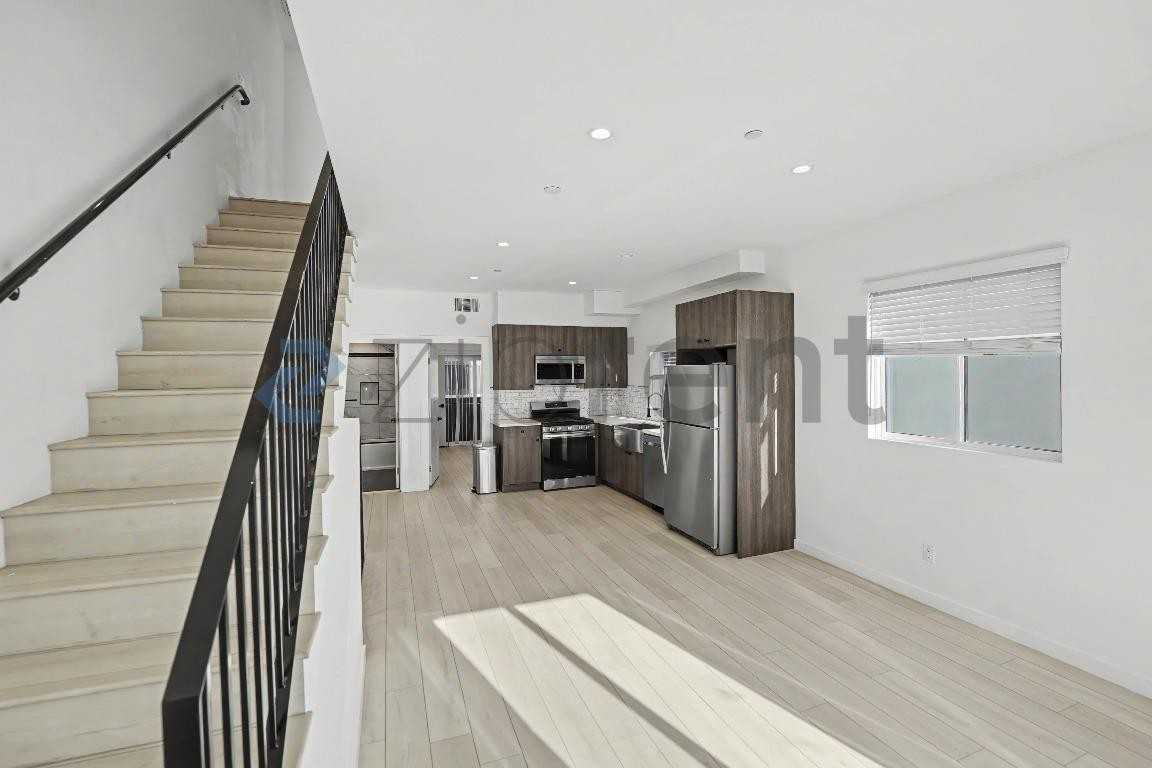 246 N Dillon St #246-1-2 - Photo 7 of 20