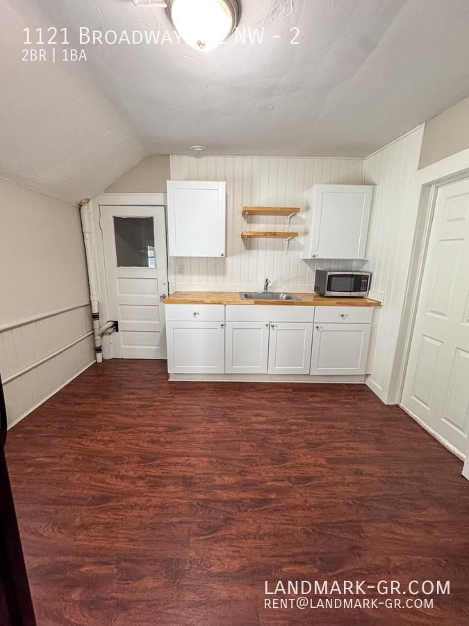 1121 Broadway Ave Nw #2 - Photo 5 of 32