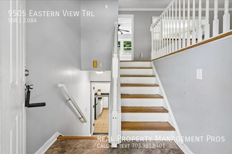 9505 Eastern View Trl - Photo 2 of 32