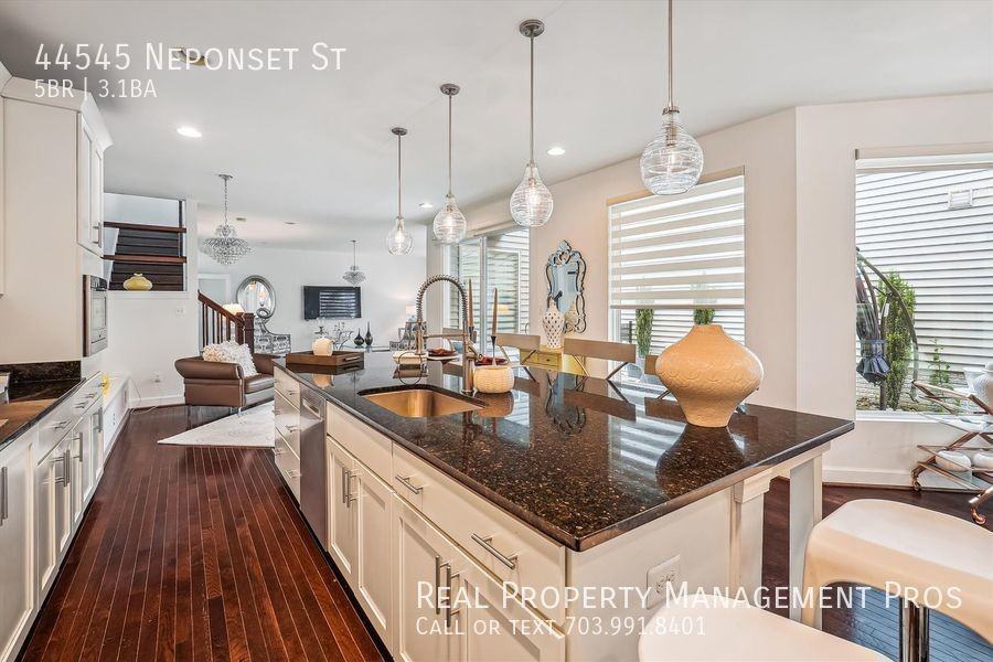 44545 Neponset St - Photo 5 of 50