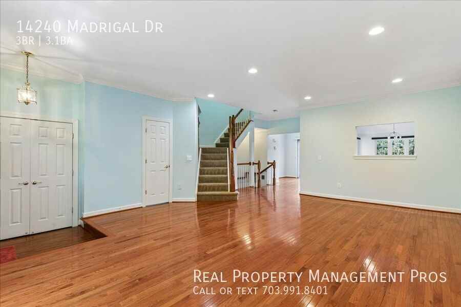 14240 Madrigal Dr - Photo 3 of 40