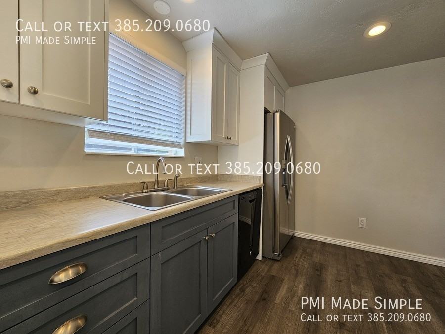 260 S 400 E - Photo 7 of 44