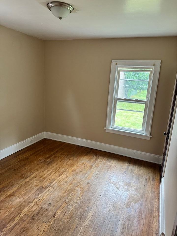 5225 Theodore St - Photo 7 of 11