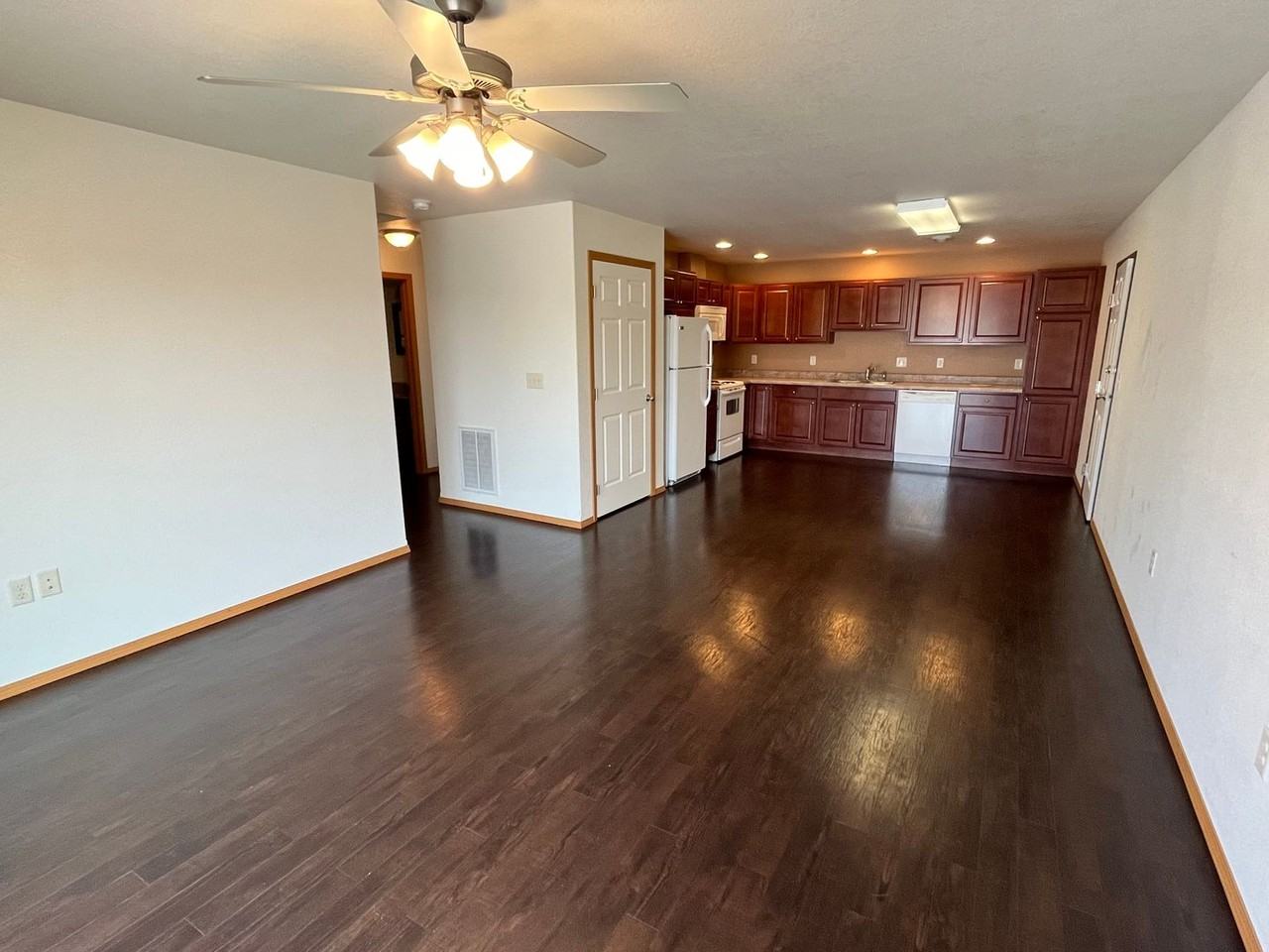 505 505 16 Ave Circle NE #6 - Photo 6 of 17
