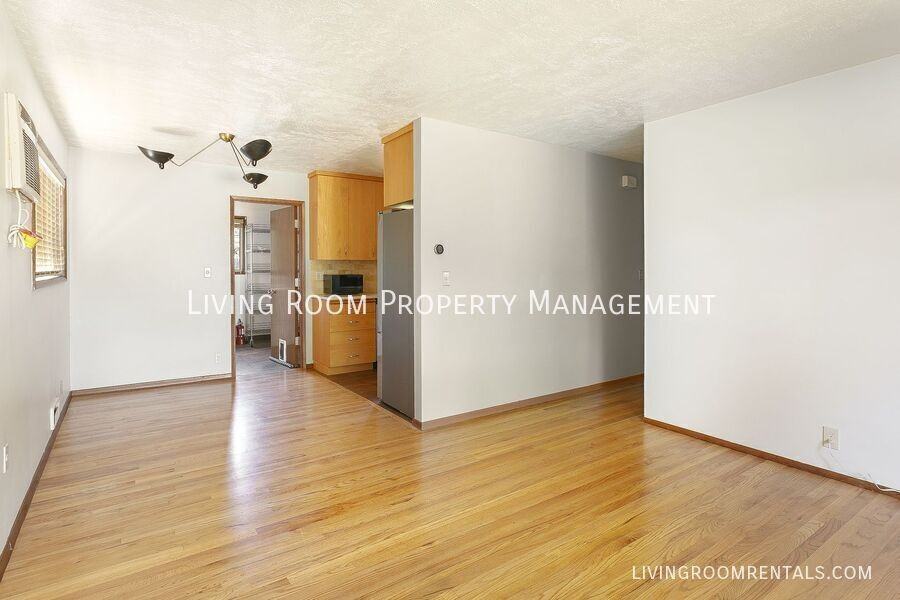 11736 Ne Eugene St - Photo 4 of 14