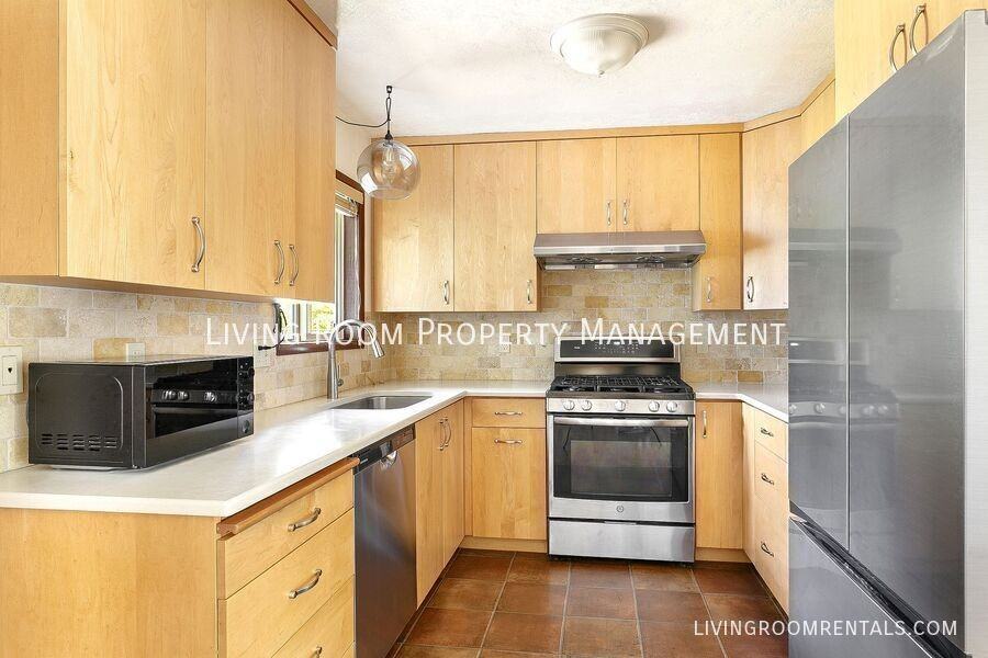 11736 Ne Eugene St - Photo 5 of 14