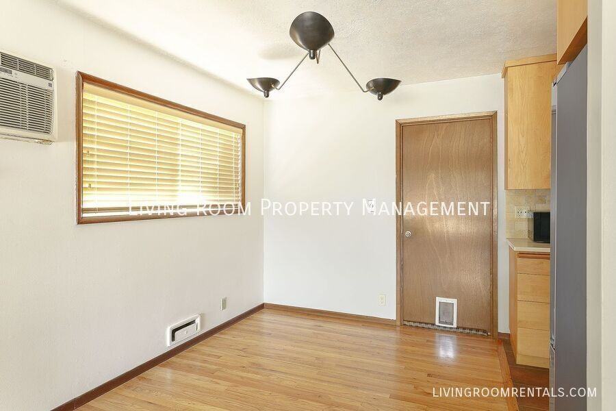11736 Ne Eugene St - Photo 6 of 14