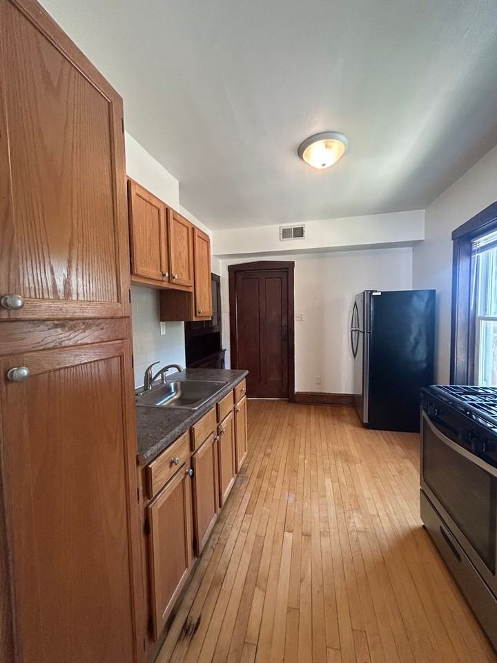4024 W Cortland St #2 - Photo 3 of 11