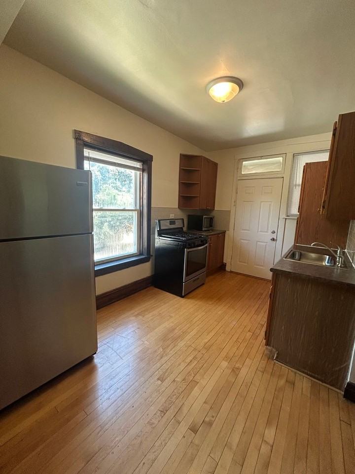 4024 W Cortland St #2 - Photo 5 of 11
