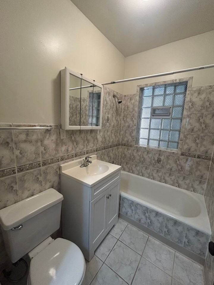4024 W Cortland St #2 - Photo 7 of 11