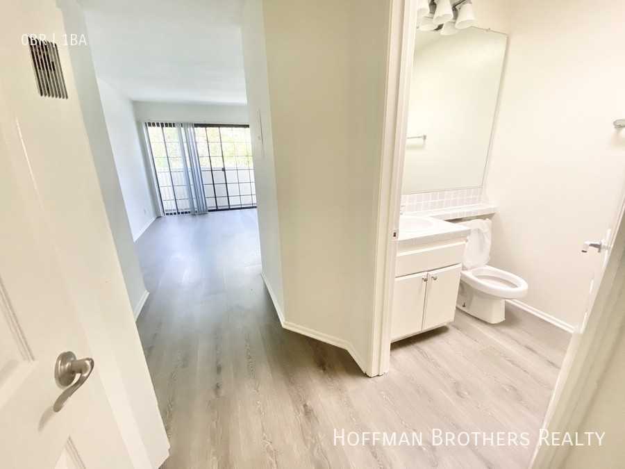 5105 Inglewood Blvd #210 - Photo 2 of 9
