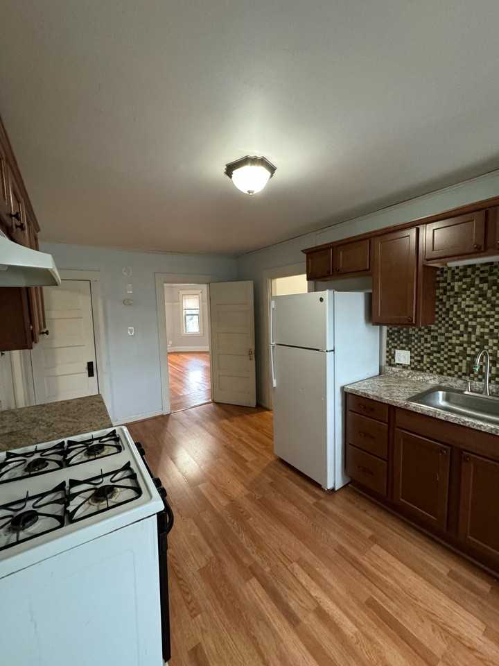 15 Hoyle St #3 - Photo 2 of 6