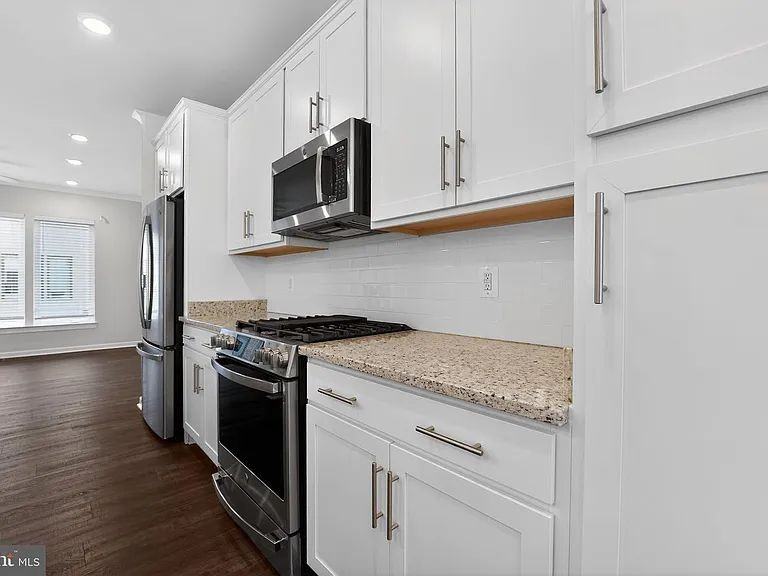 8041 Baxter St #8041 - Photo 6 of 22
