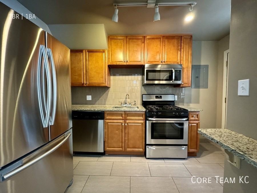 4419 Roanoke Pkwy Kansas City MO #4439-2S - Photo 2 of 10