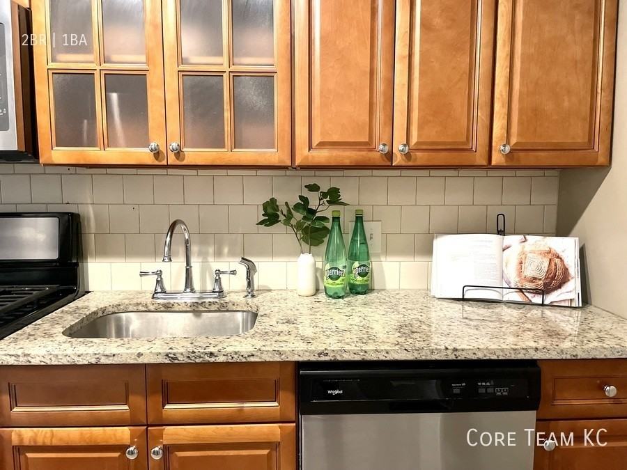 4419 Roanoke Pkwy Kansas City MO #4439-2S - Photo 4 of 10