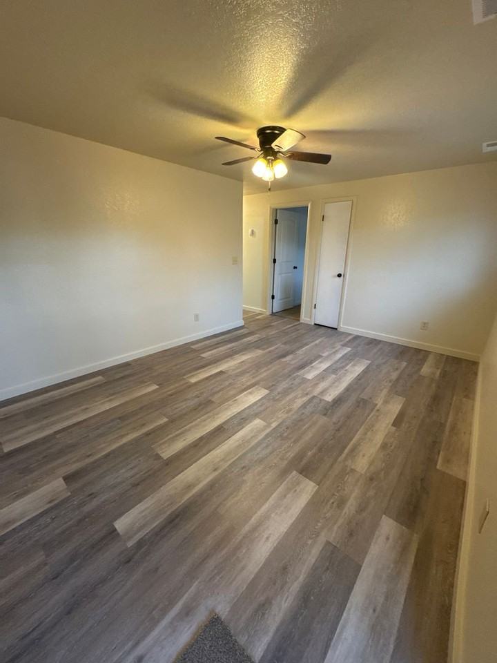 75 75 E 860 S-4 #4 - Photo 3 of 15