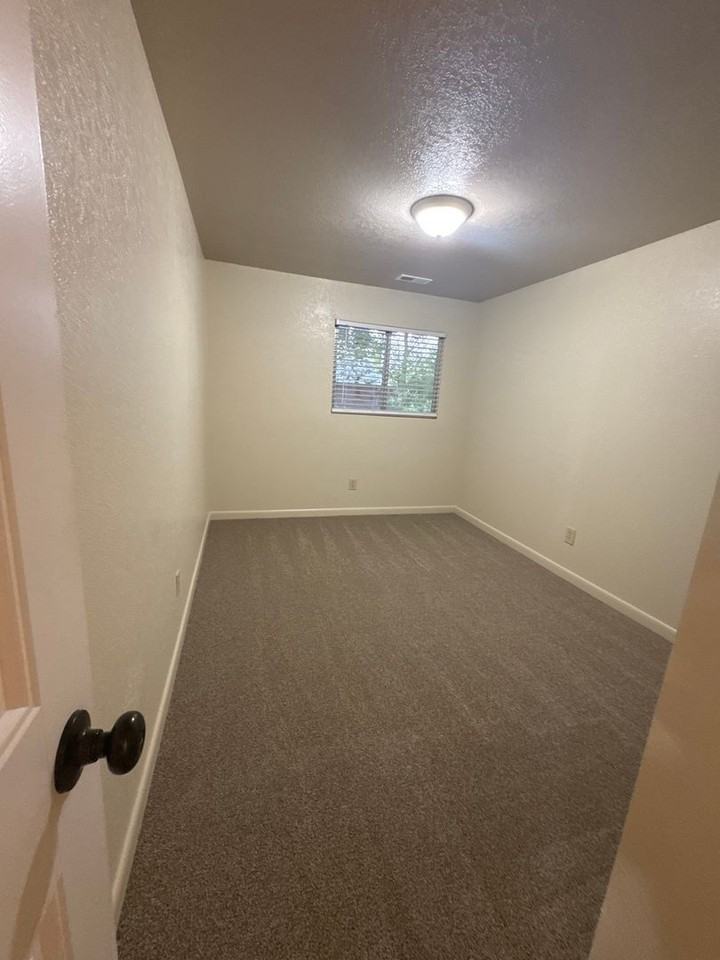 75 75 E 860 S-4 #4 - Photo 5 of 15