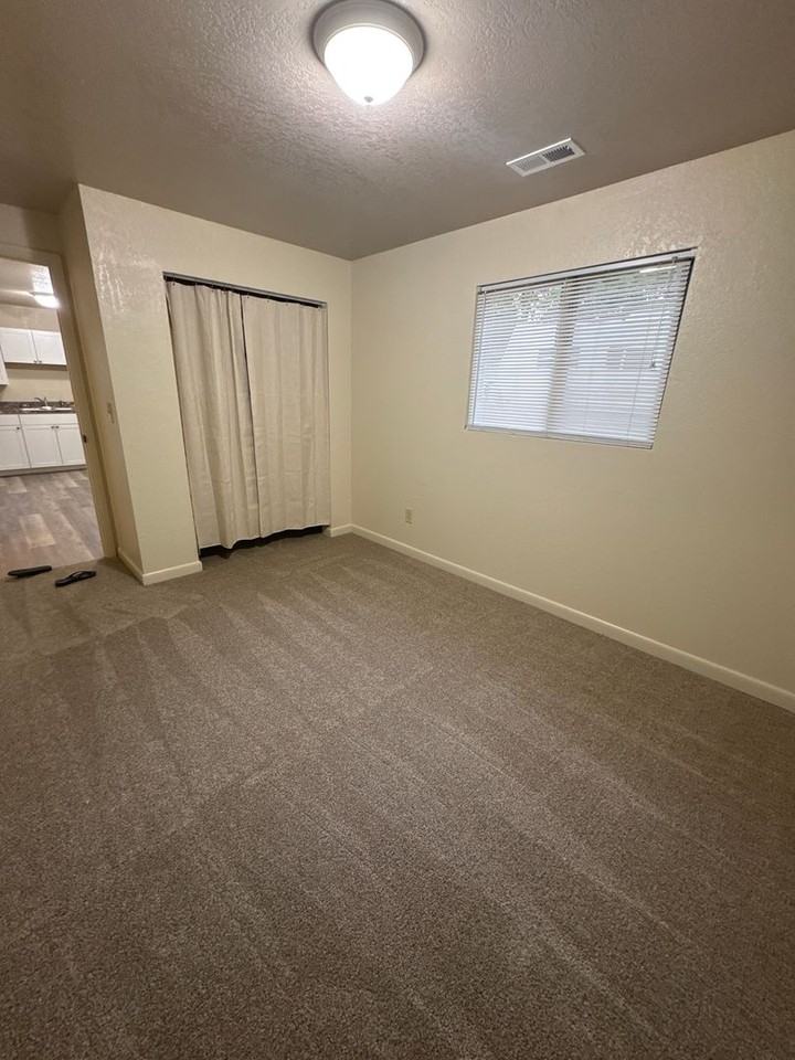 75 75 E 860 S-4 #4 - Photo 7 of 15