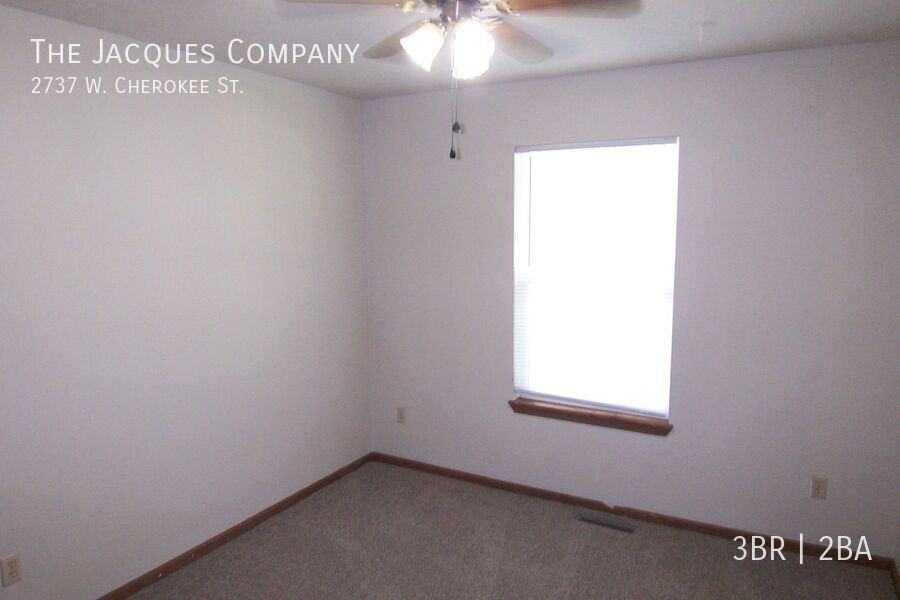 2737 W Cherokee St - Photo 4 of 14