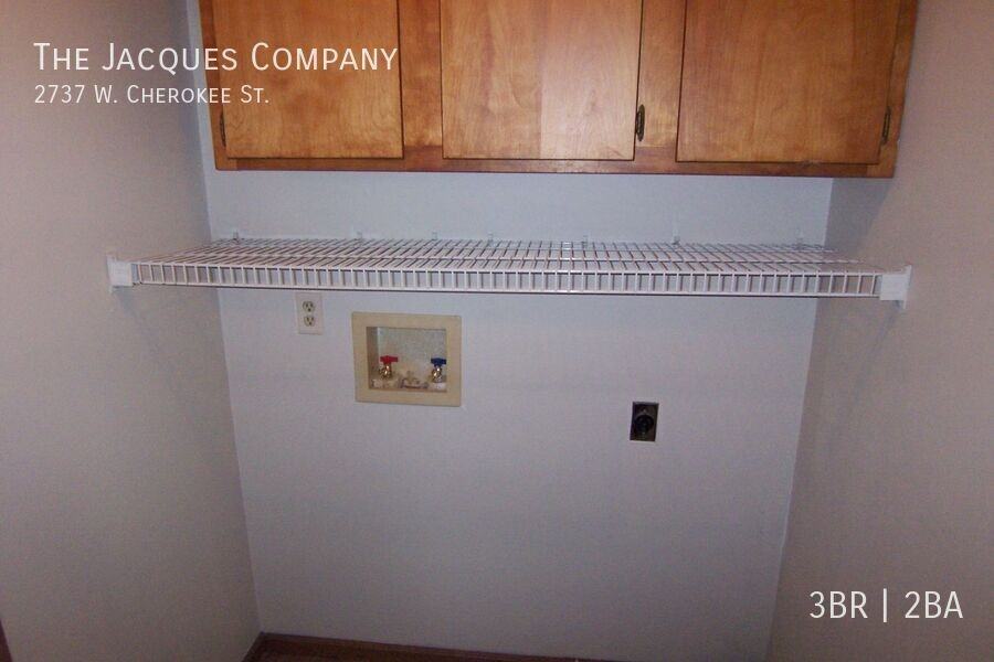 2737 W Cherokee St - Photo 7 of 14