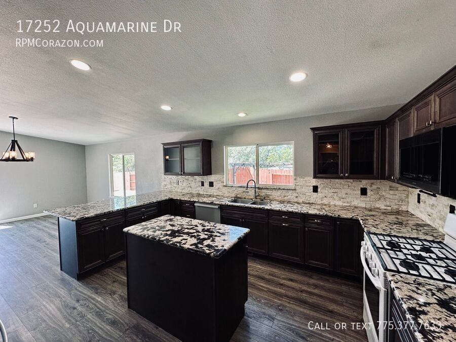 17252 Aquamarine Dr - Photo 7 of 39
