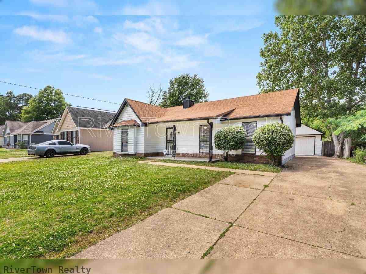 4585 Berrypick Ln S - Photo 2 of 20