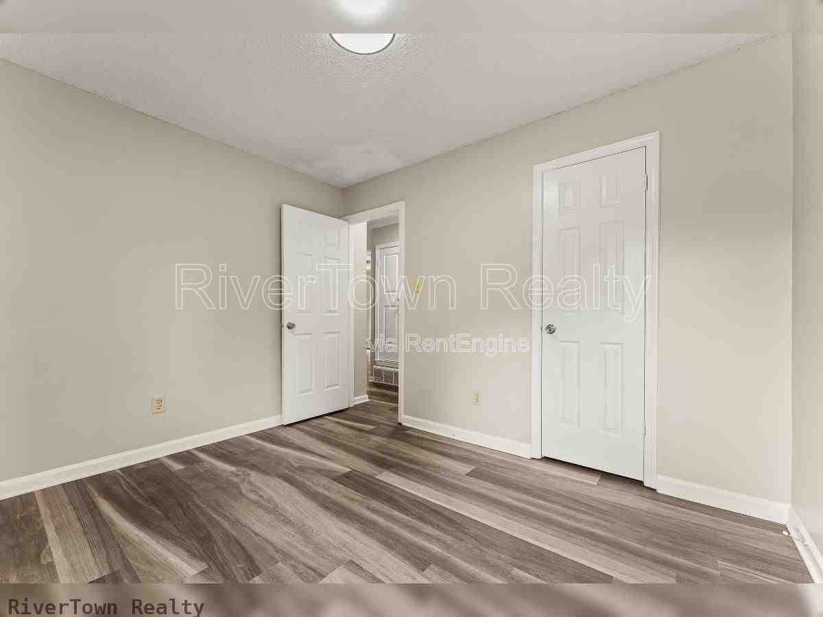 4585 Berrypick Ln S - Photo 4 of 20