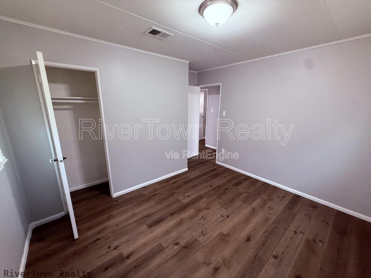 3300 Baskin St - Photo 3 of 8