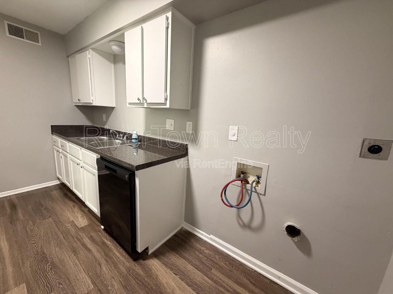 691 Creekstone Cir - Photo 4 of 18