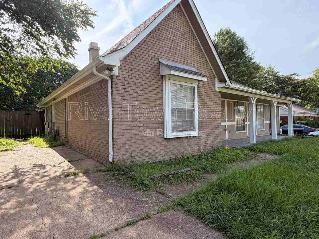 4311 Springwind Rd - Photo 2 of 17