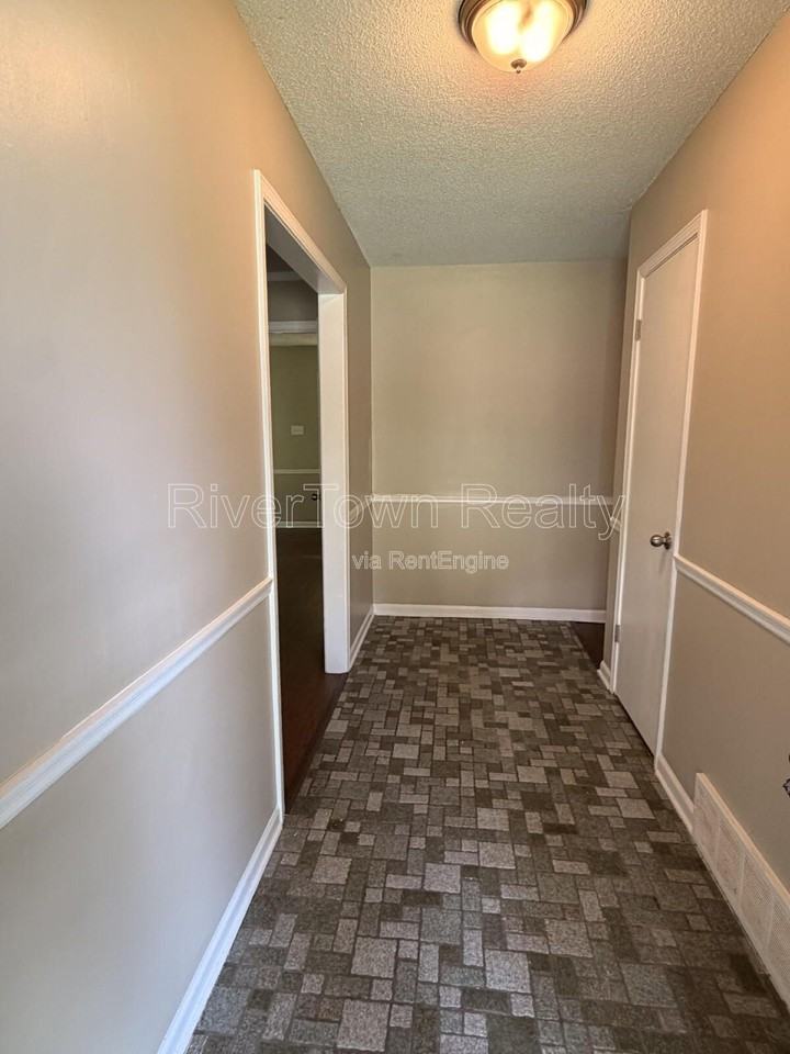 4311 Springwind Rd - Photo 4 of 17