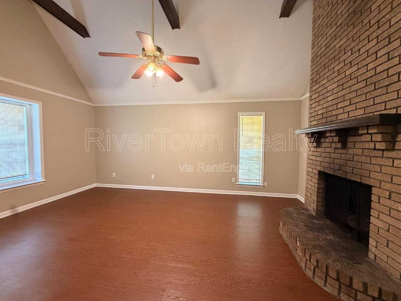 4311 Springwind Rd - Photo 5 of 17
