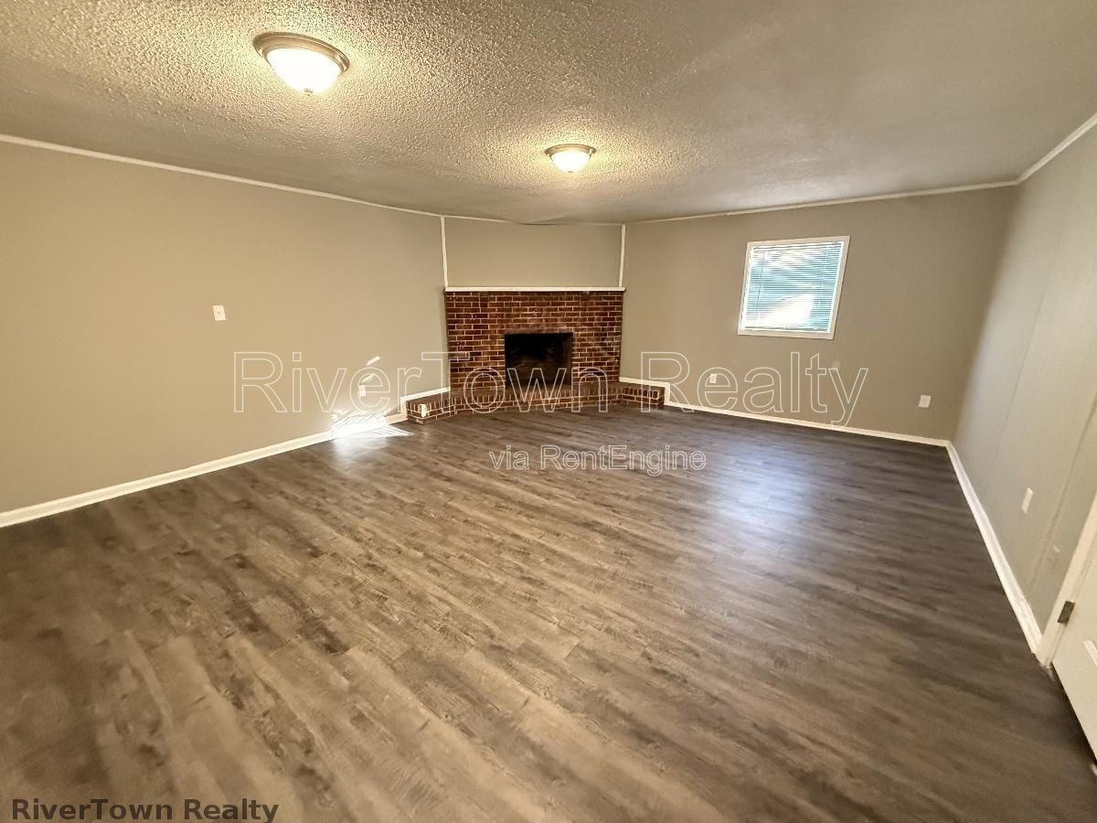 1337 Haywood Ave - Photo 4 of 8