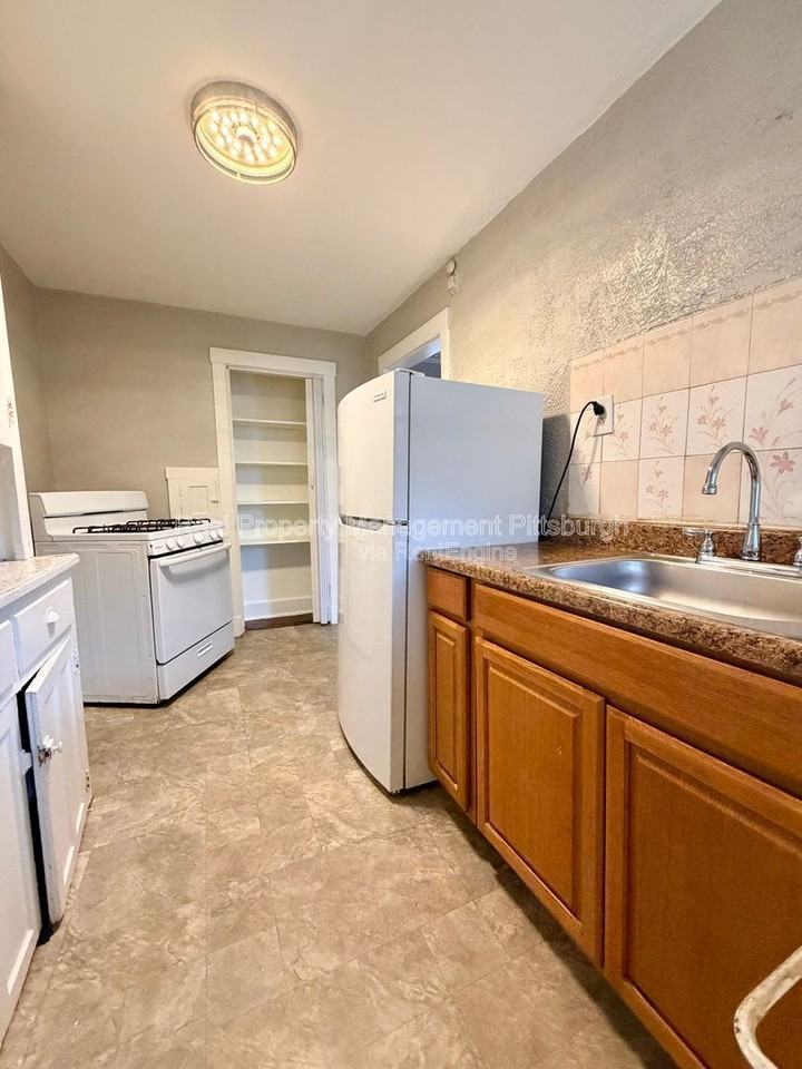 2351 Brownsville Rd - Photo 7 of 16