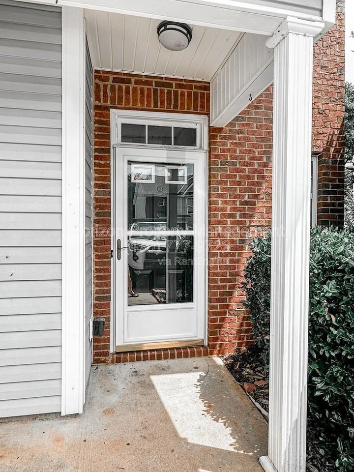 19 Pearl Chambers Dr - Photo 2 of 24