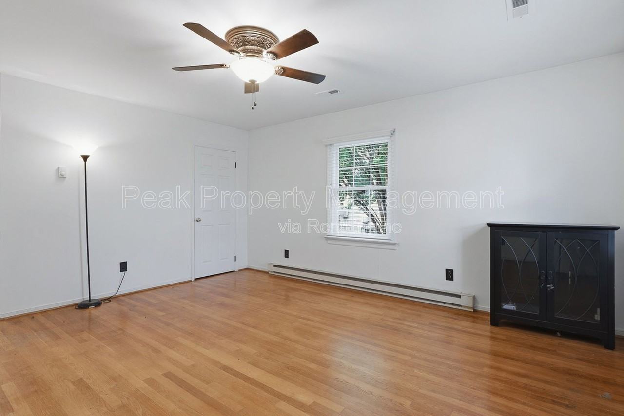 3322 Woodrow Ave - Photo 6 of 19