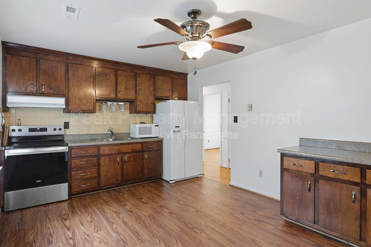 3322 Woodrow Ave - Photo 7 of 19