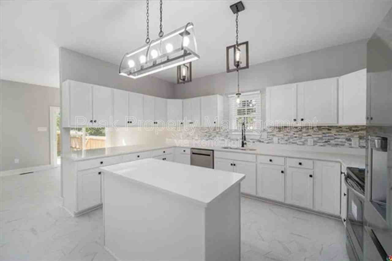 1203 N 19th St - Photo 7 of 21