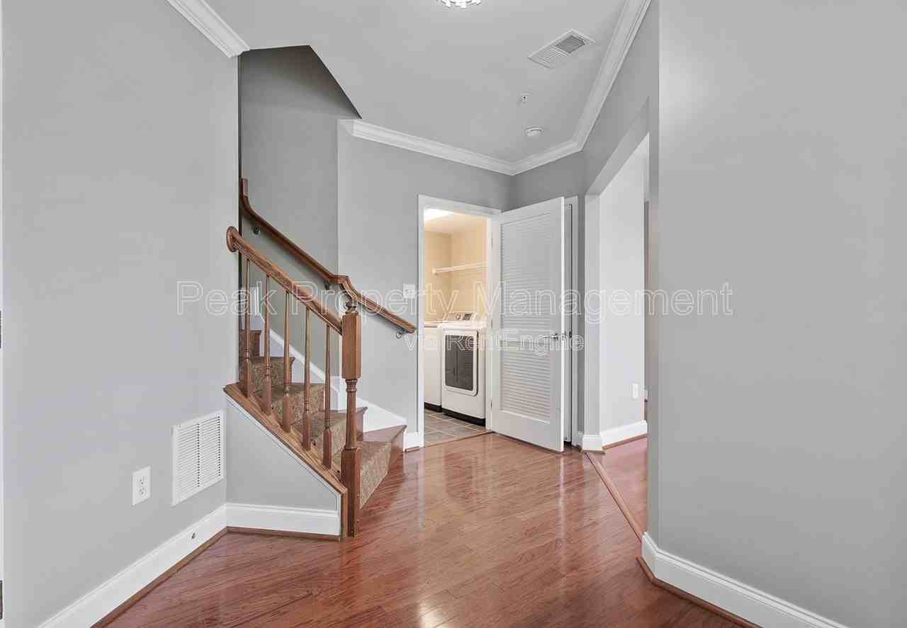 3823 Maher Mnr - Photo 6 of 33