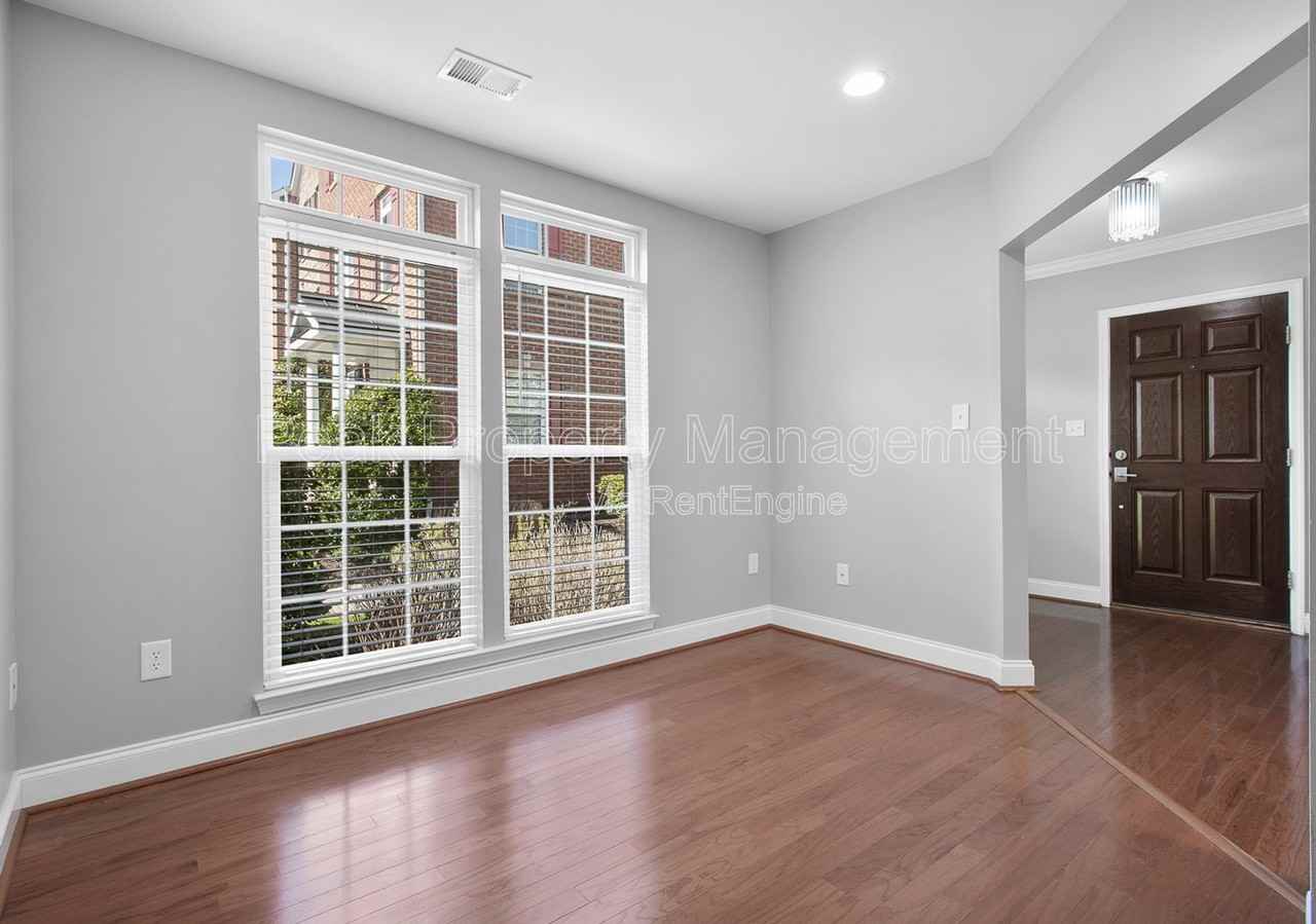 3823 Maher Mnr - Photo 7 of 33