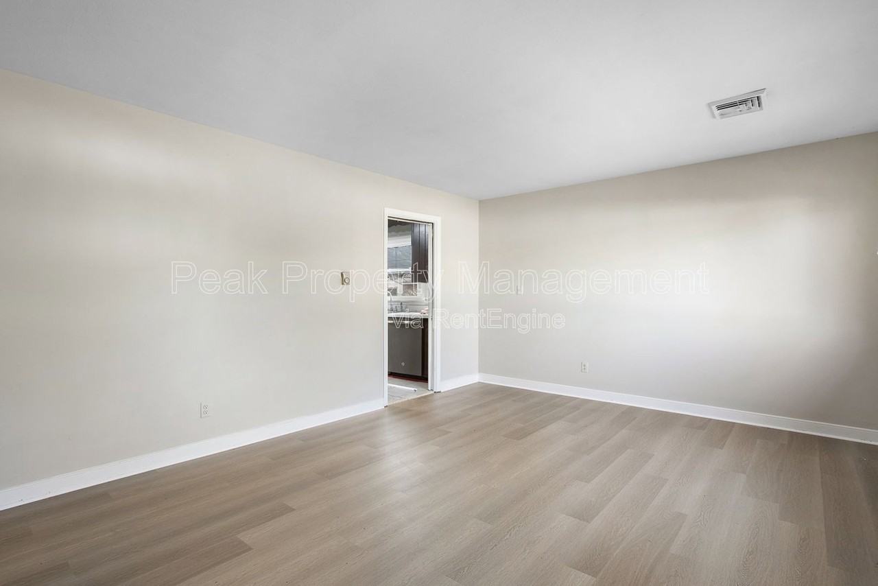11 N Fern Ave - Photo 6 of 16