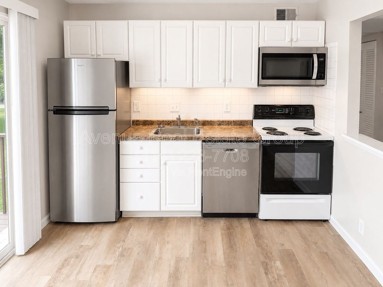 35 Cathcart Dr #D - Photo 2 of 10