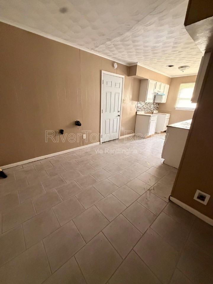 3692 Irma St - Photo 3 of 17
