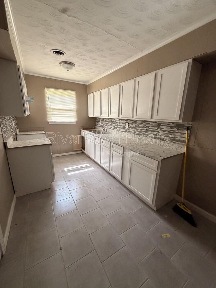 3692 Irma St - Photo 5 of 17